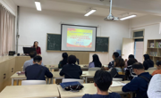 体育与健康学院巴义名院长给全院党员进行集中授课